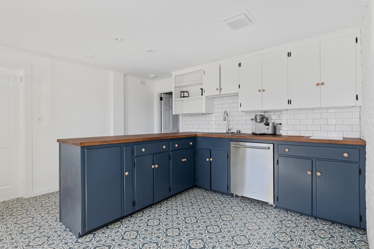 Port Manor - Image 50