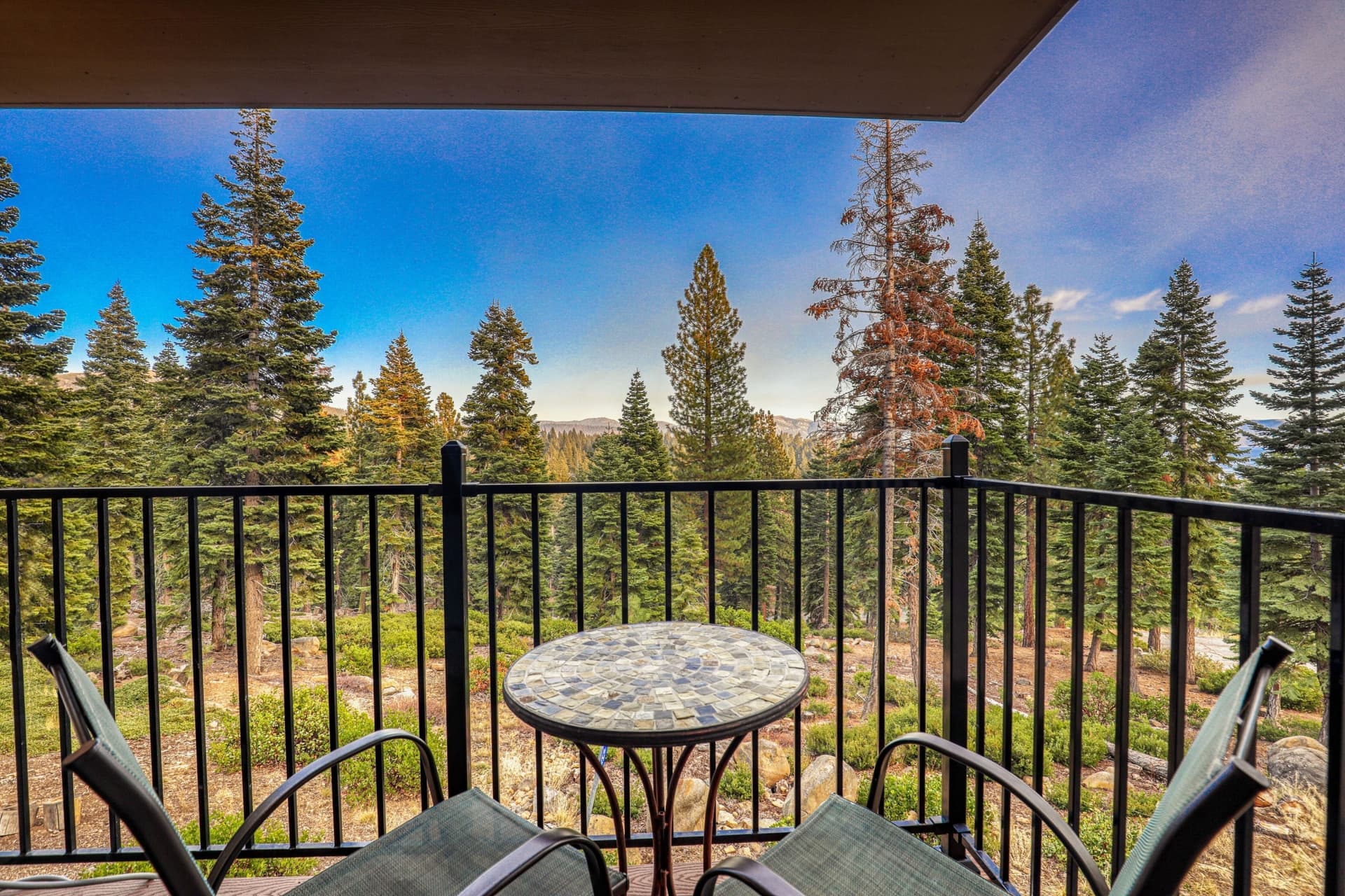 Stylish Carnelian Townhome - Image 2