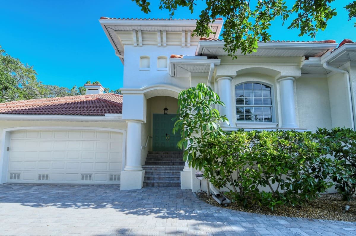 Sunburst Courtyard - Image 5