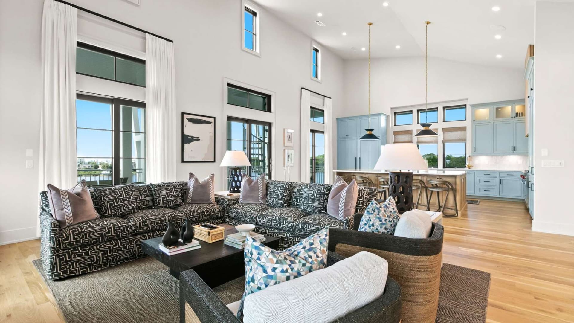 Lakeview Drive - Image 4