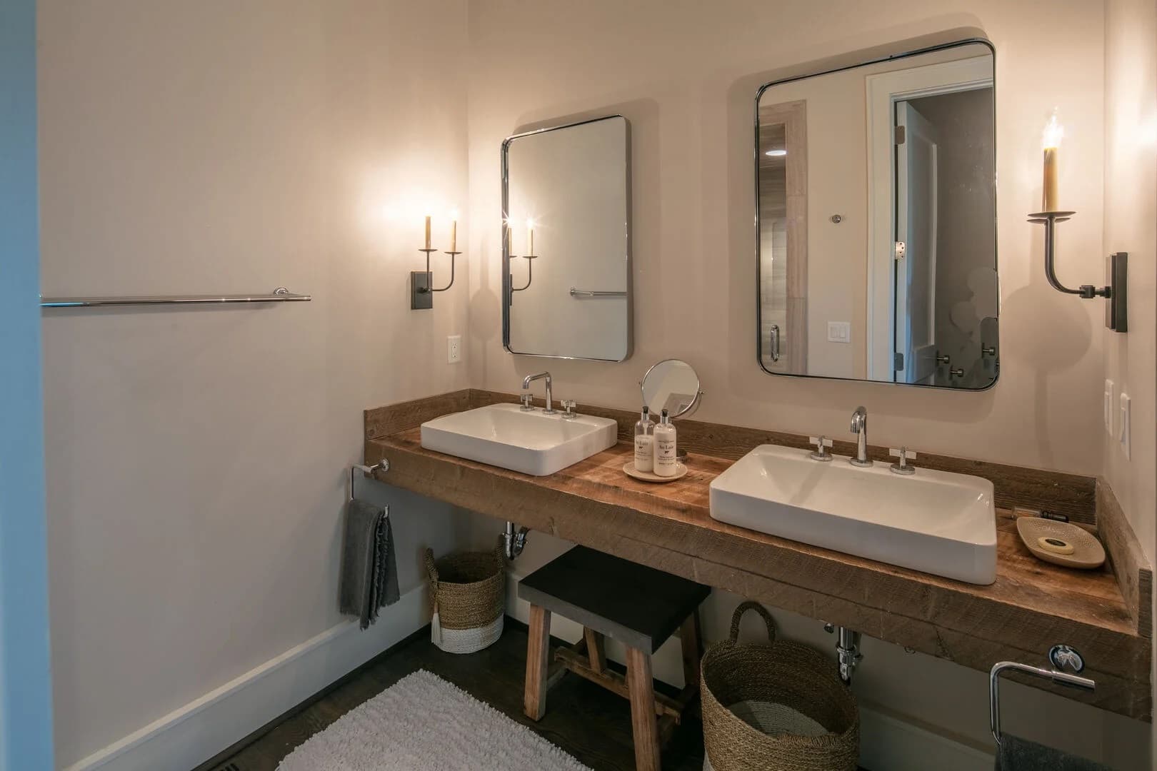 Outside Inn Place - Image 20