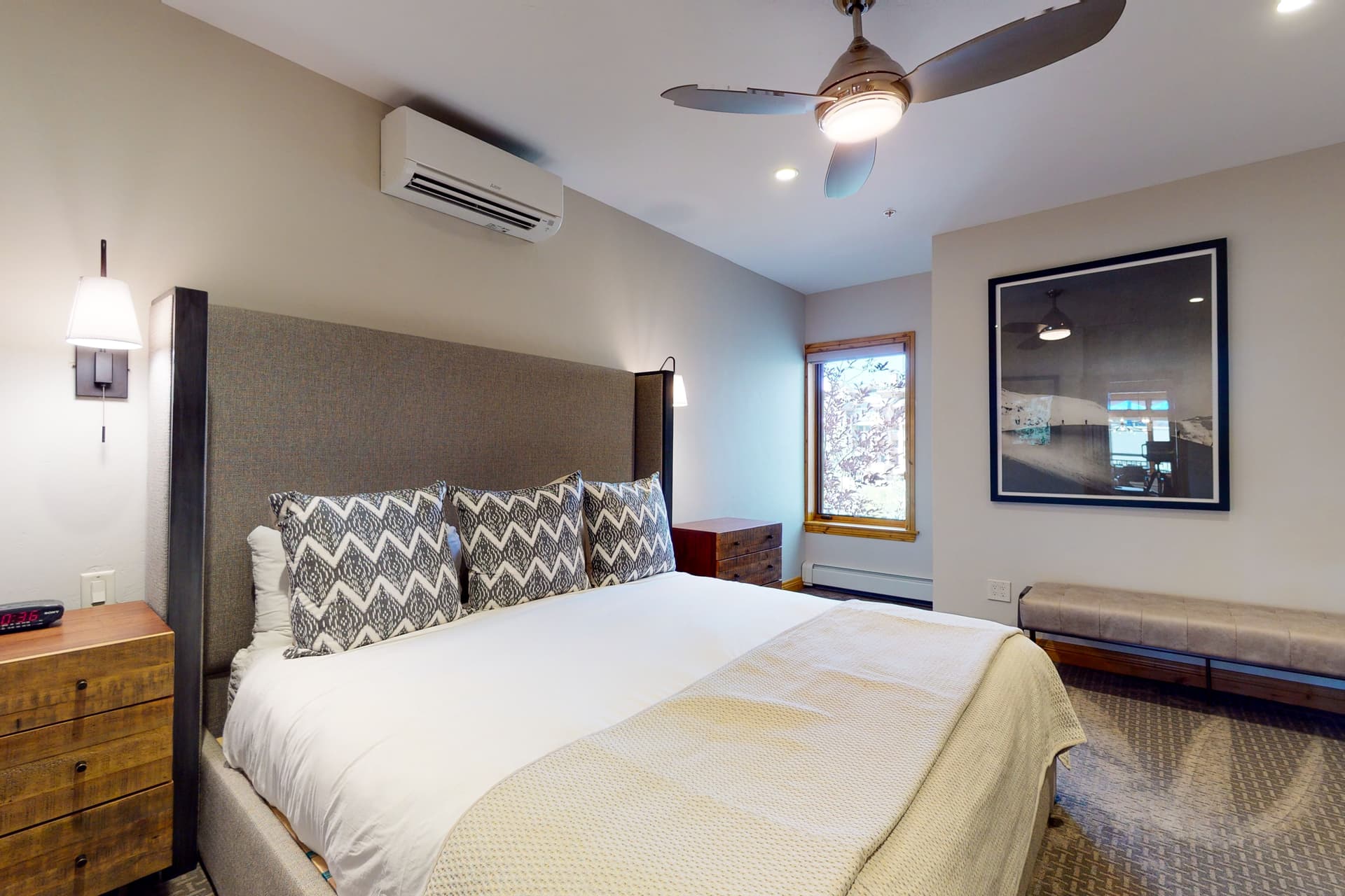 Lion Square East #215 - Image 12