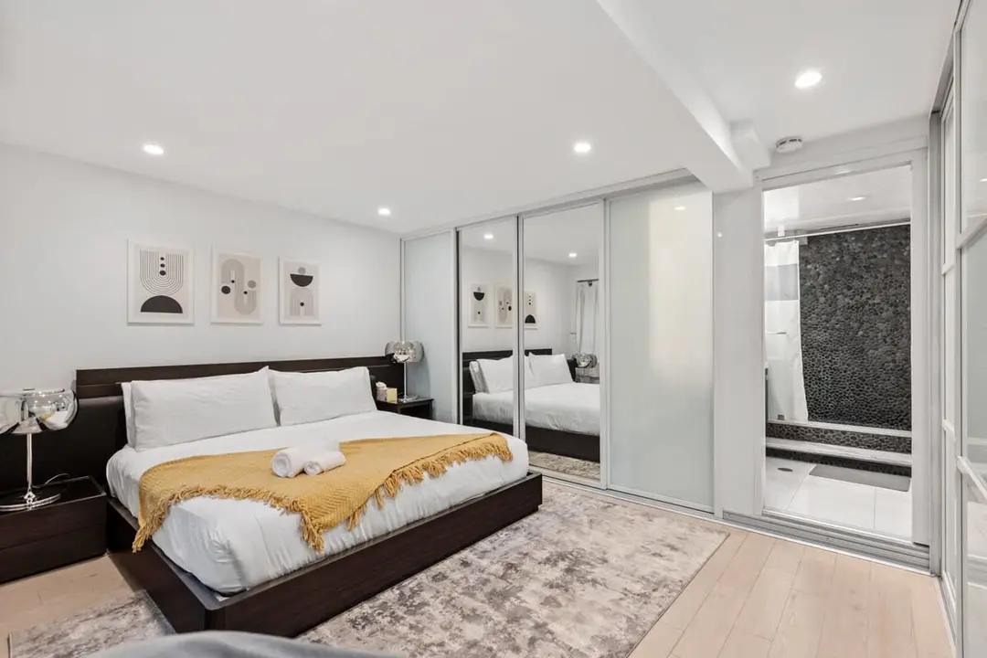 Charles Court - Image 4