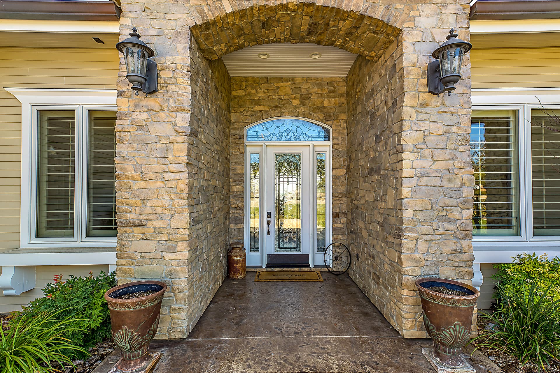 Frontier Main and Guest House - Image 6