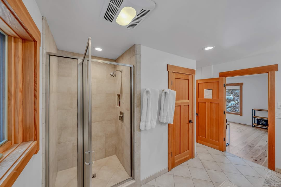 Stunning Mountain Gem - Image 18