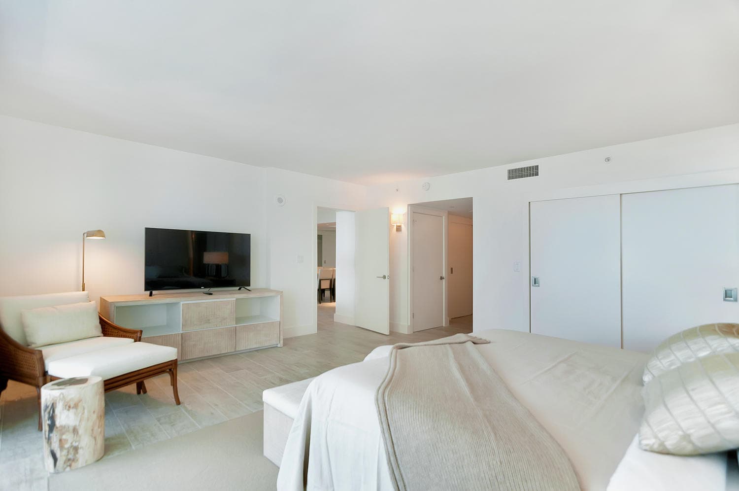 1 Hotel Residence #919 - Image 10