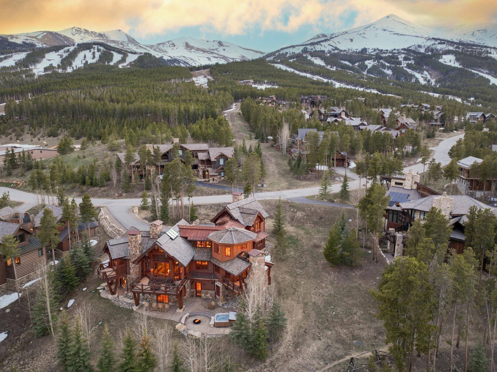 Fox Paw Lodge - Image 3