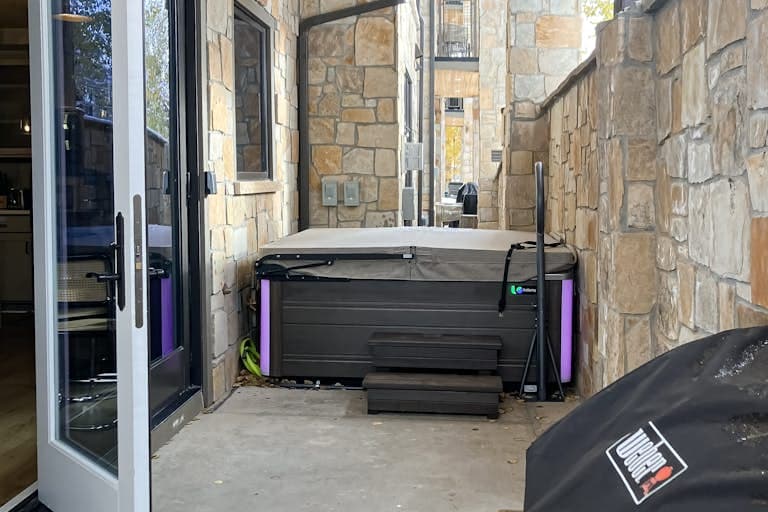 Designer Blackstone Condo - Image 20