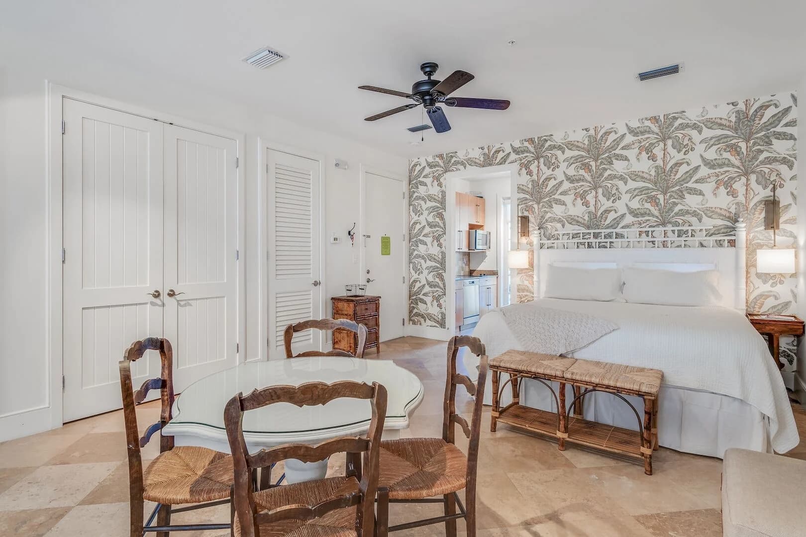 Crown Studio - Image 2