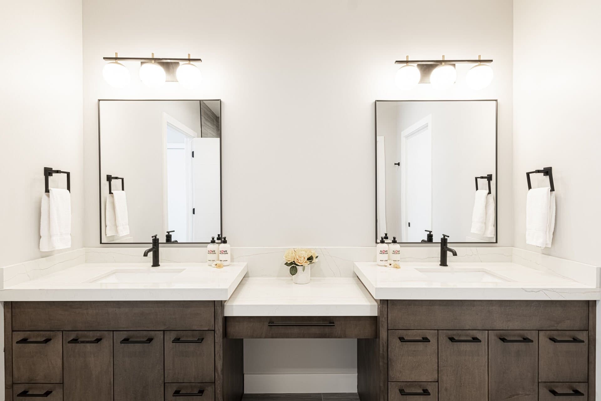 Hideout Epic View - Image 31