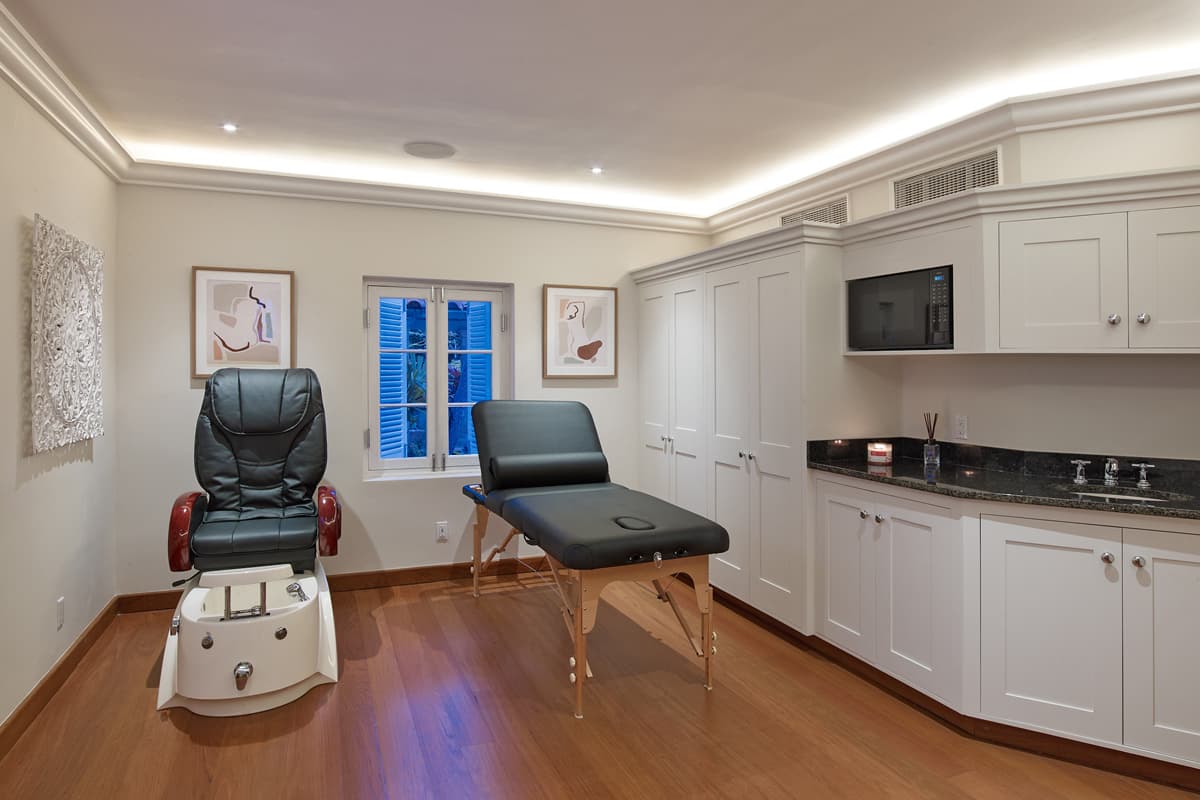 Sea Breeze Manor - Image 21