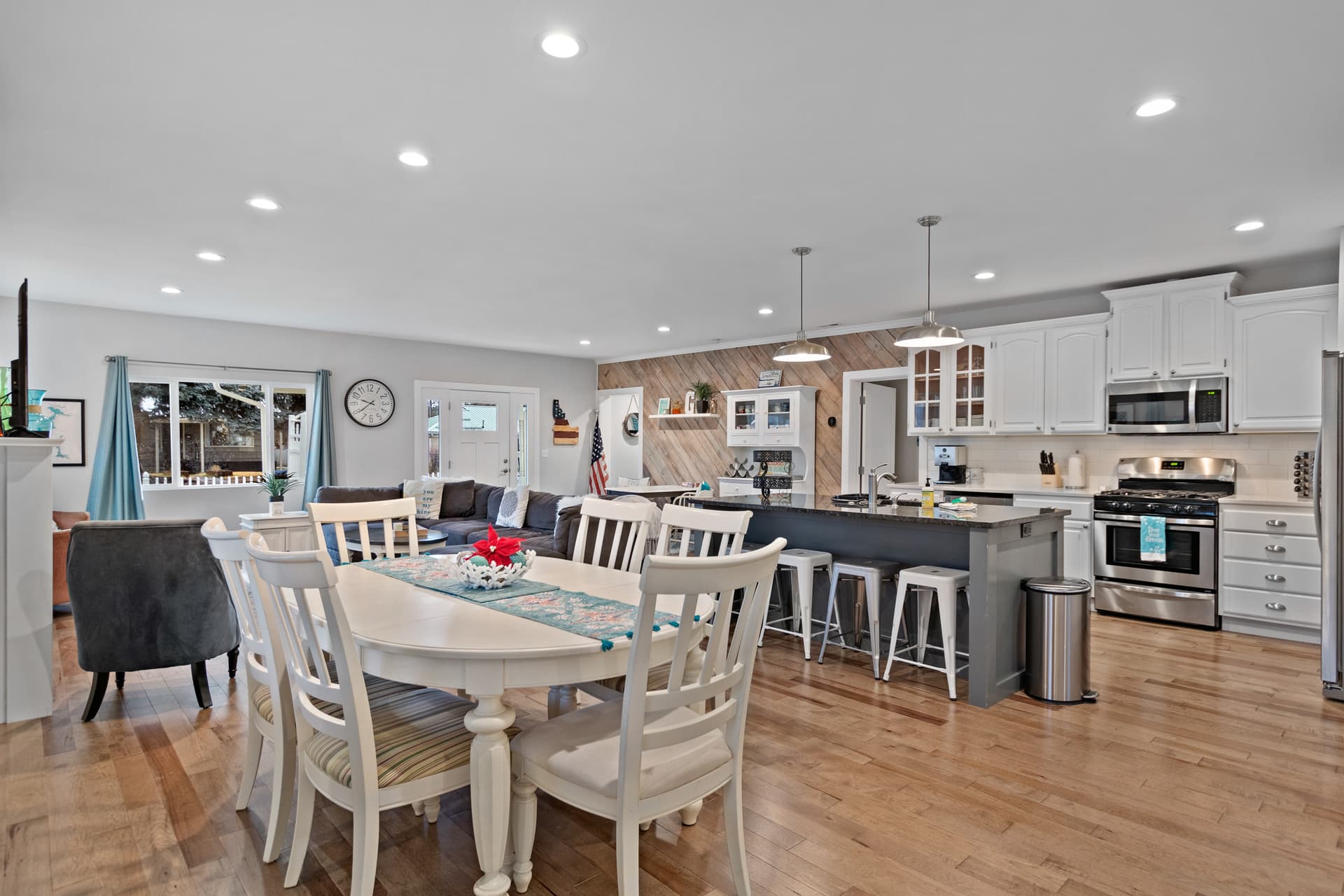 Cottage On The Corner - Image 2