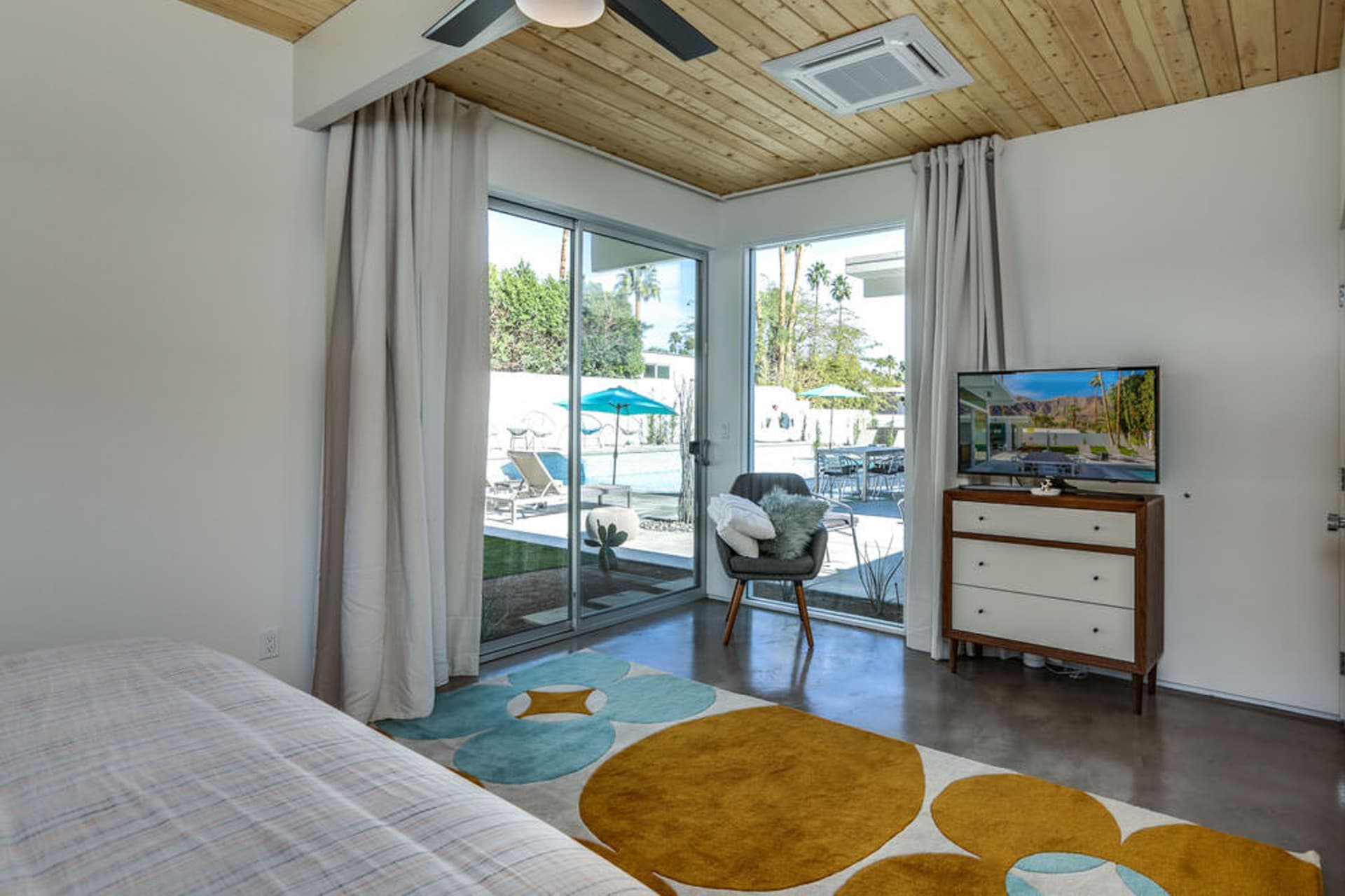 Regal Contemporary House - Image 18