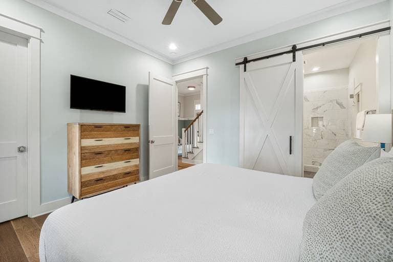 Connecticut Yankee - Image 18