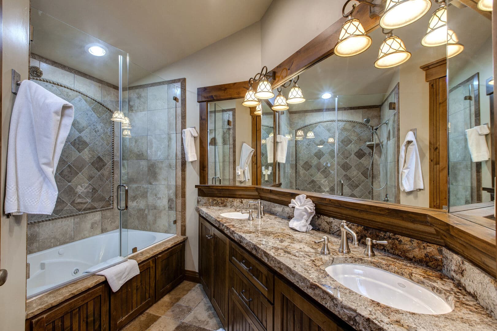 Daly Canyon House - Image 19