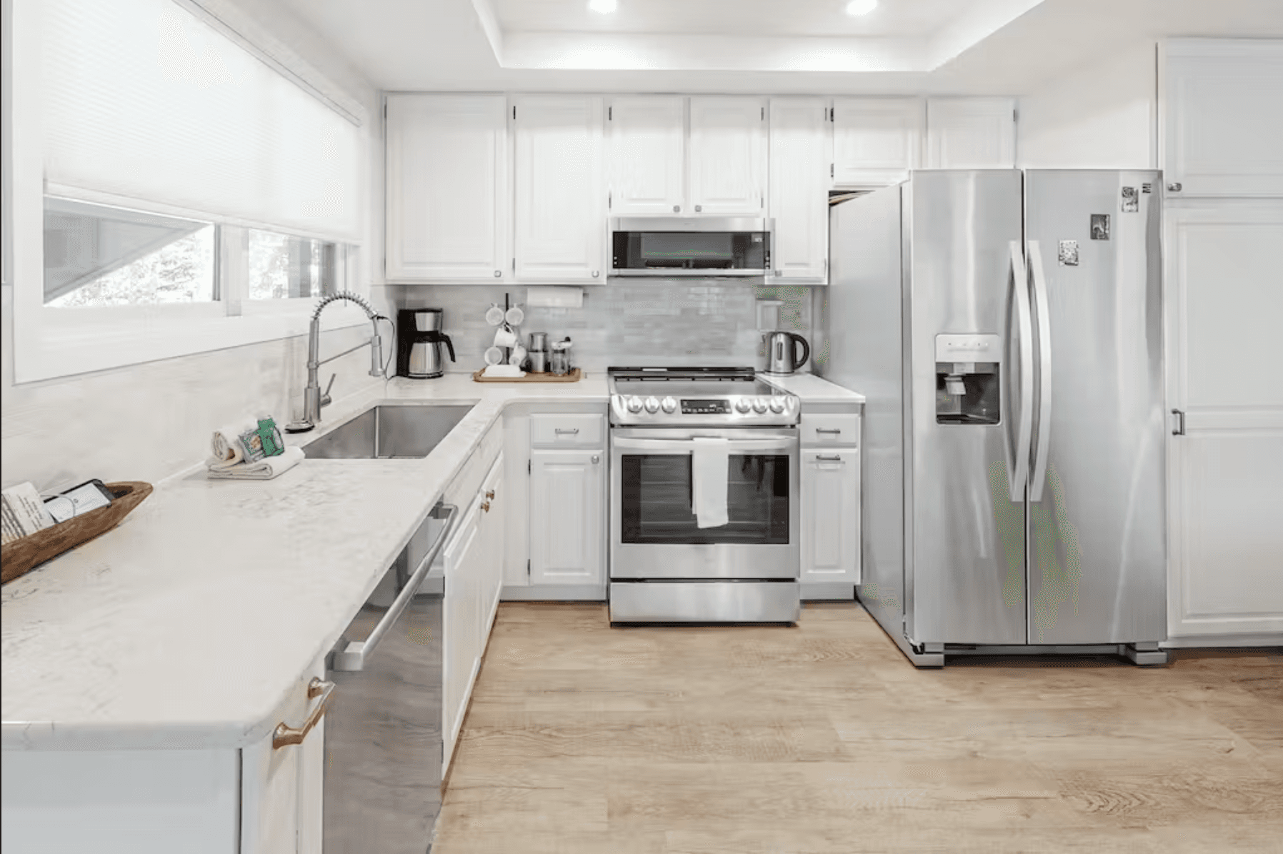 Modern Alpine Getaway - Image 2