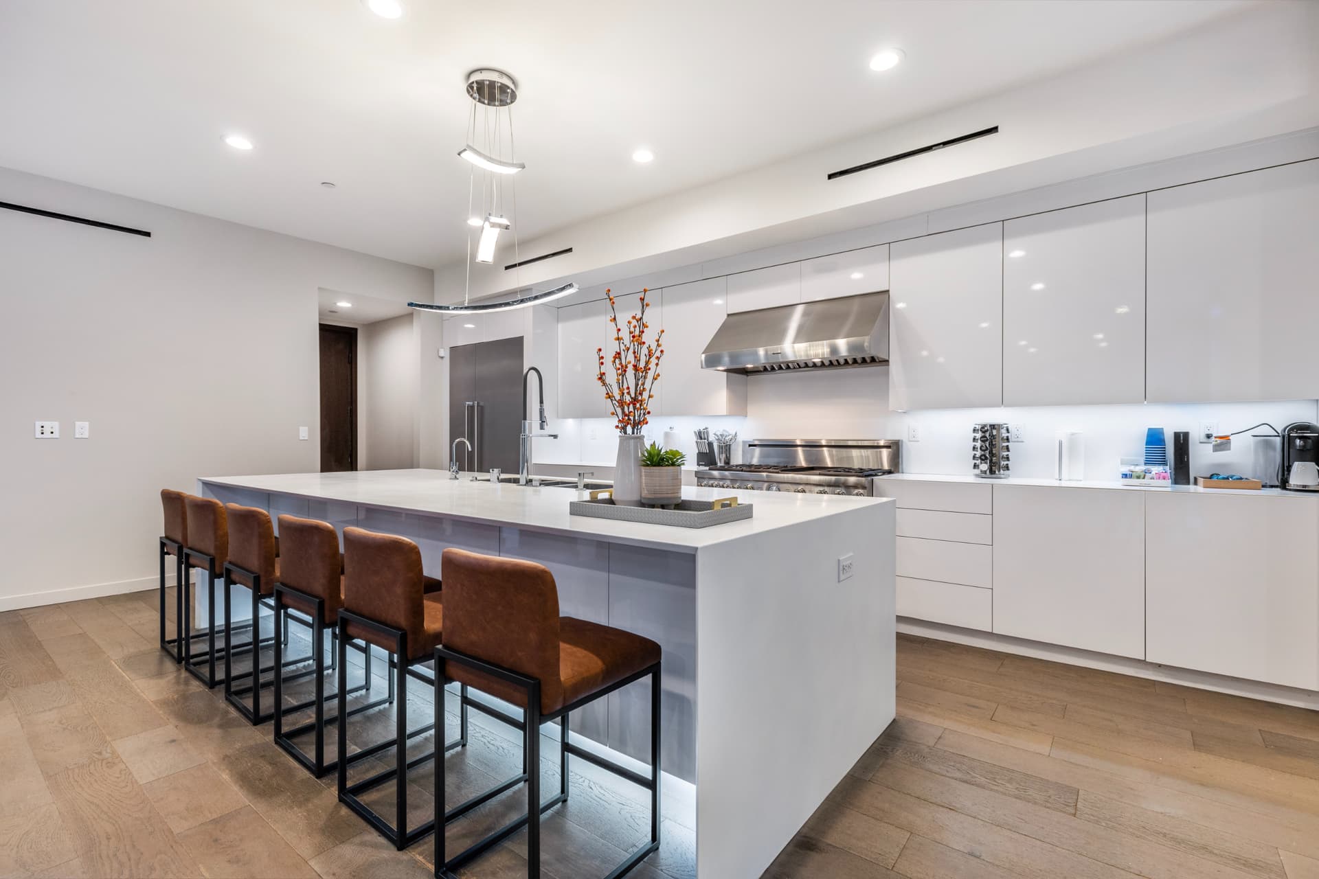 Coldwater Canyon - Image 9