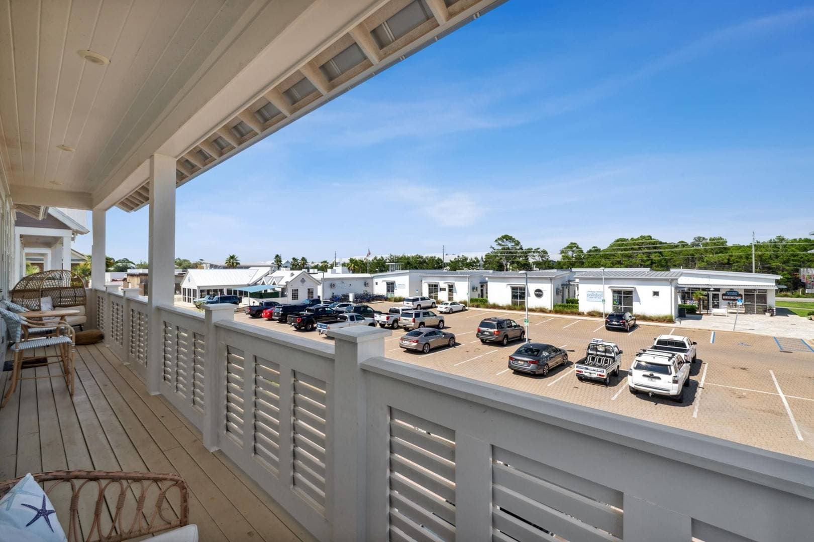 Emerald Waves - Image 17