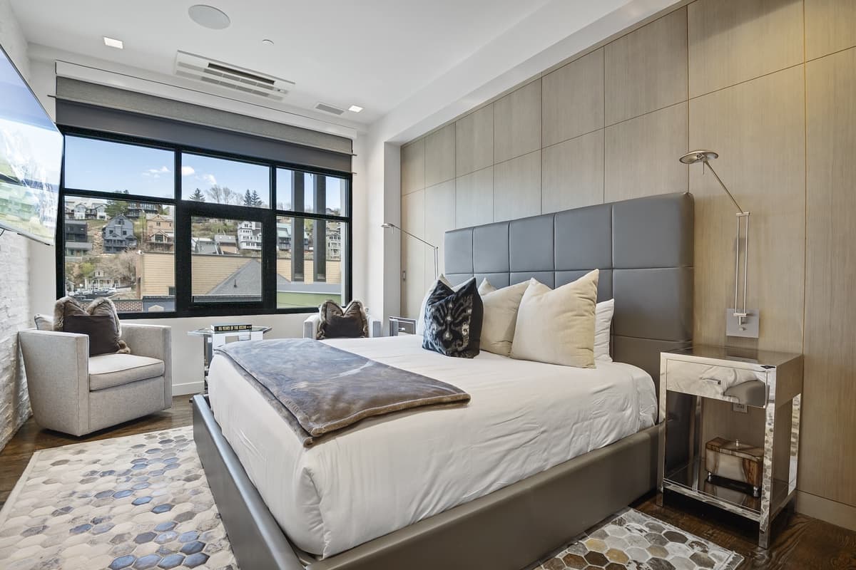 Mountain Luxe Retreat on Main - Image 4