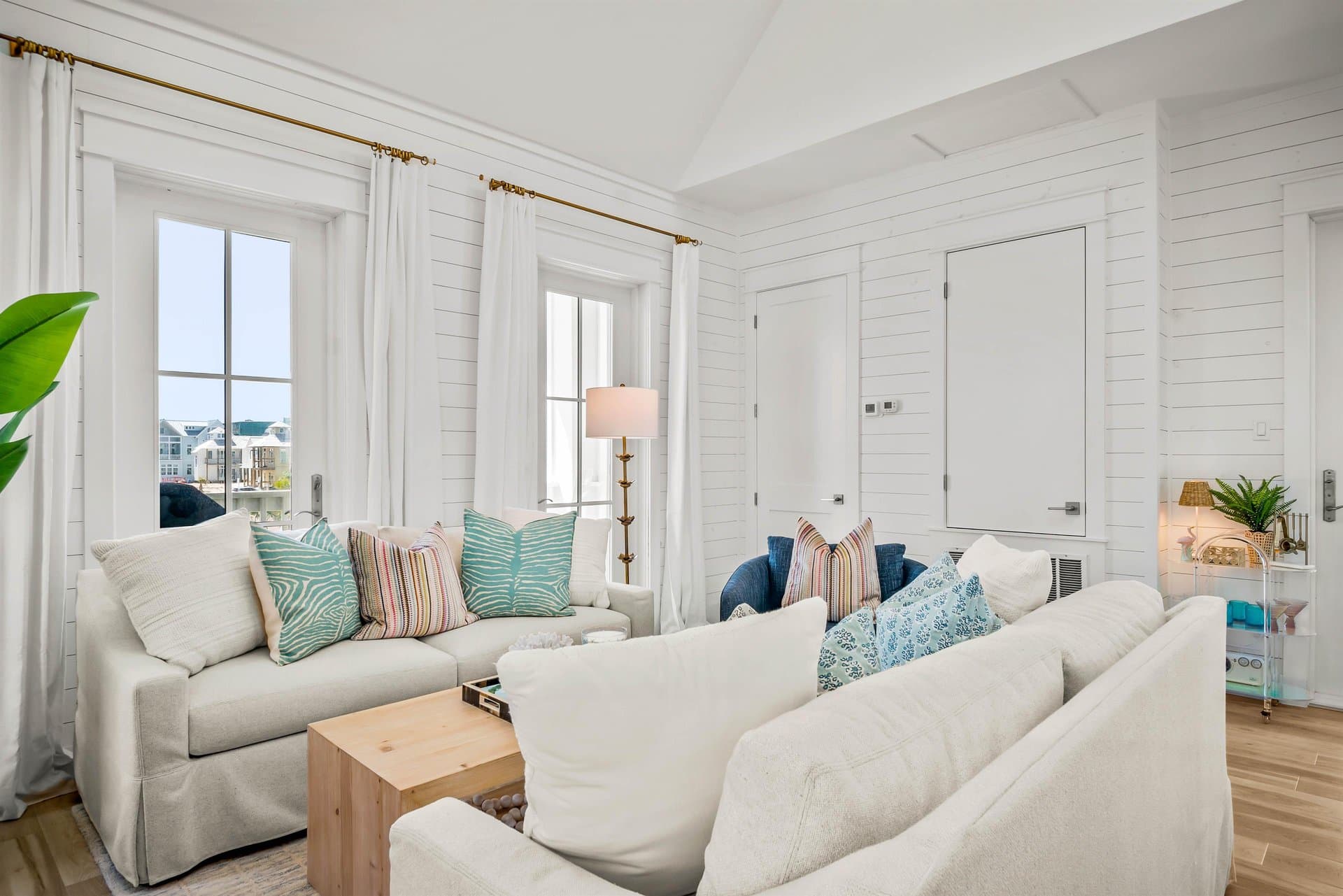 Let's "Glow" Girls - Image 2