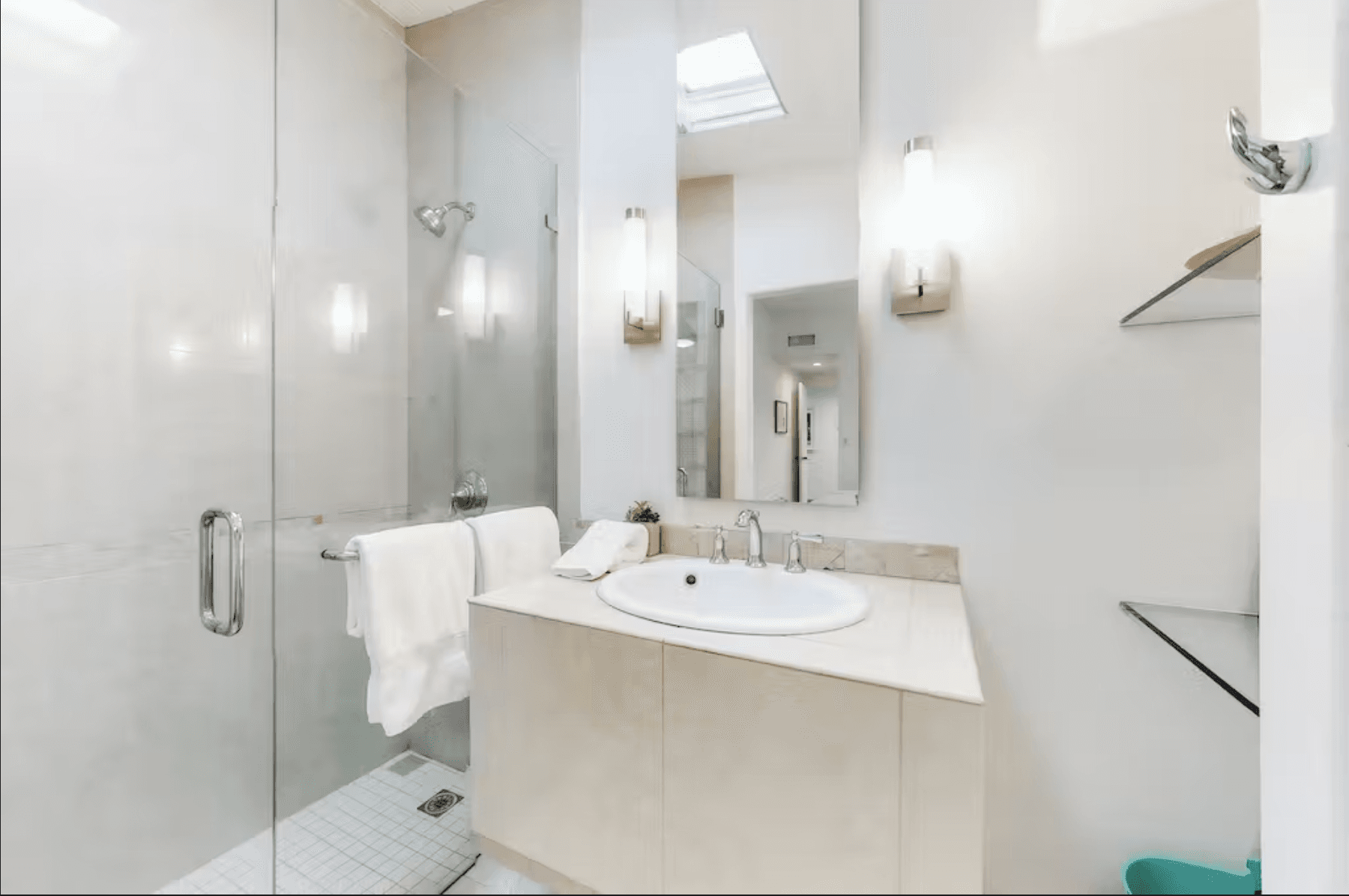 Palm Springs Style House - Image 11