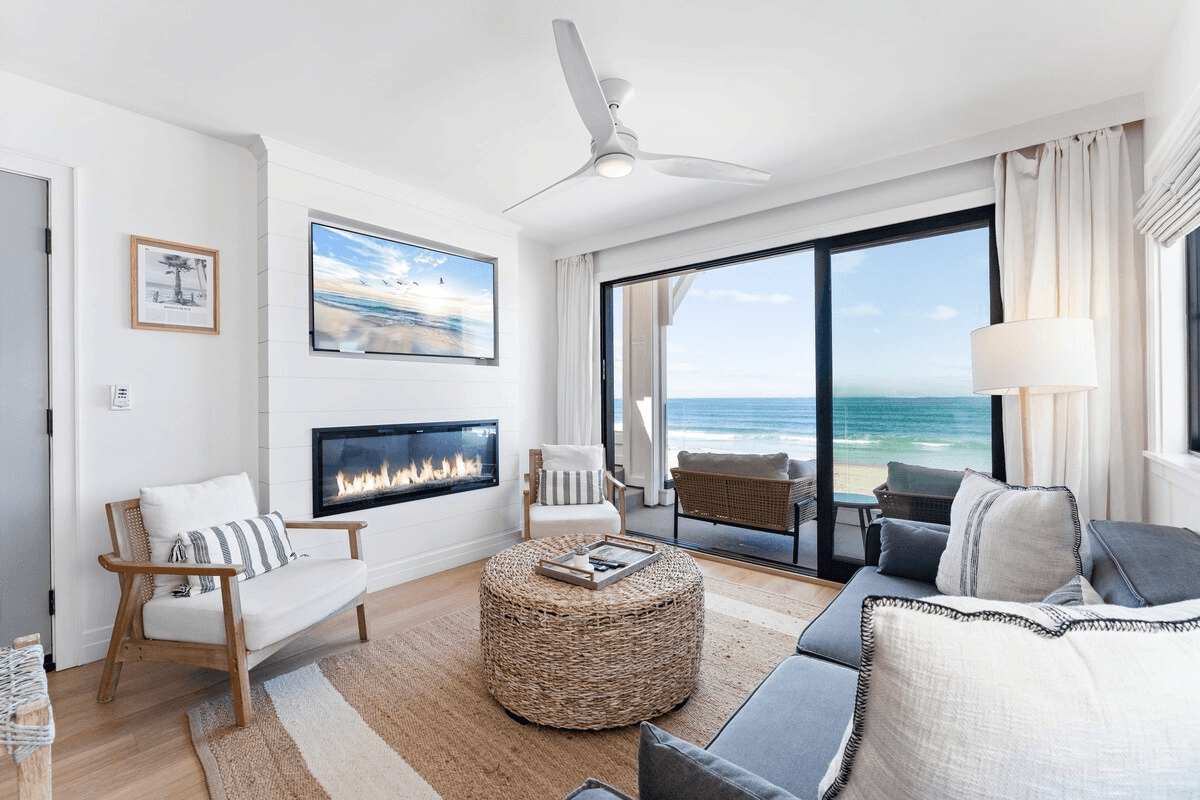 Entire Upper Oceanfront Rooftop Masterpiece - Image 4