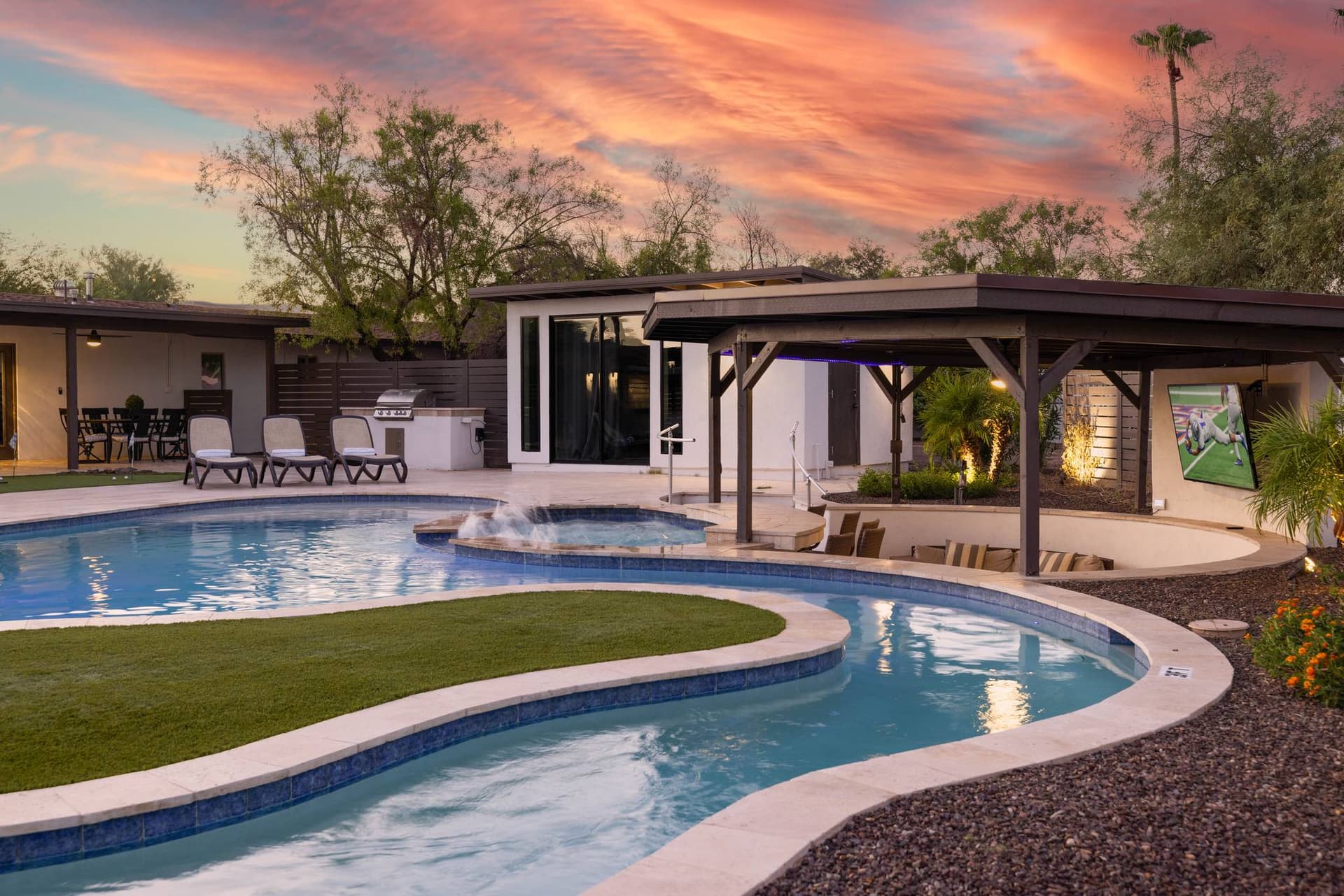 Luxe Resort Retreat - Image 4