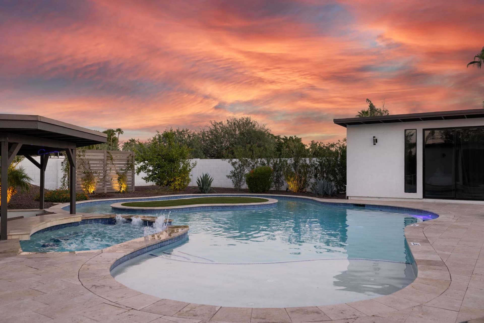 Luxe Resort Retreat - Image 2