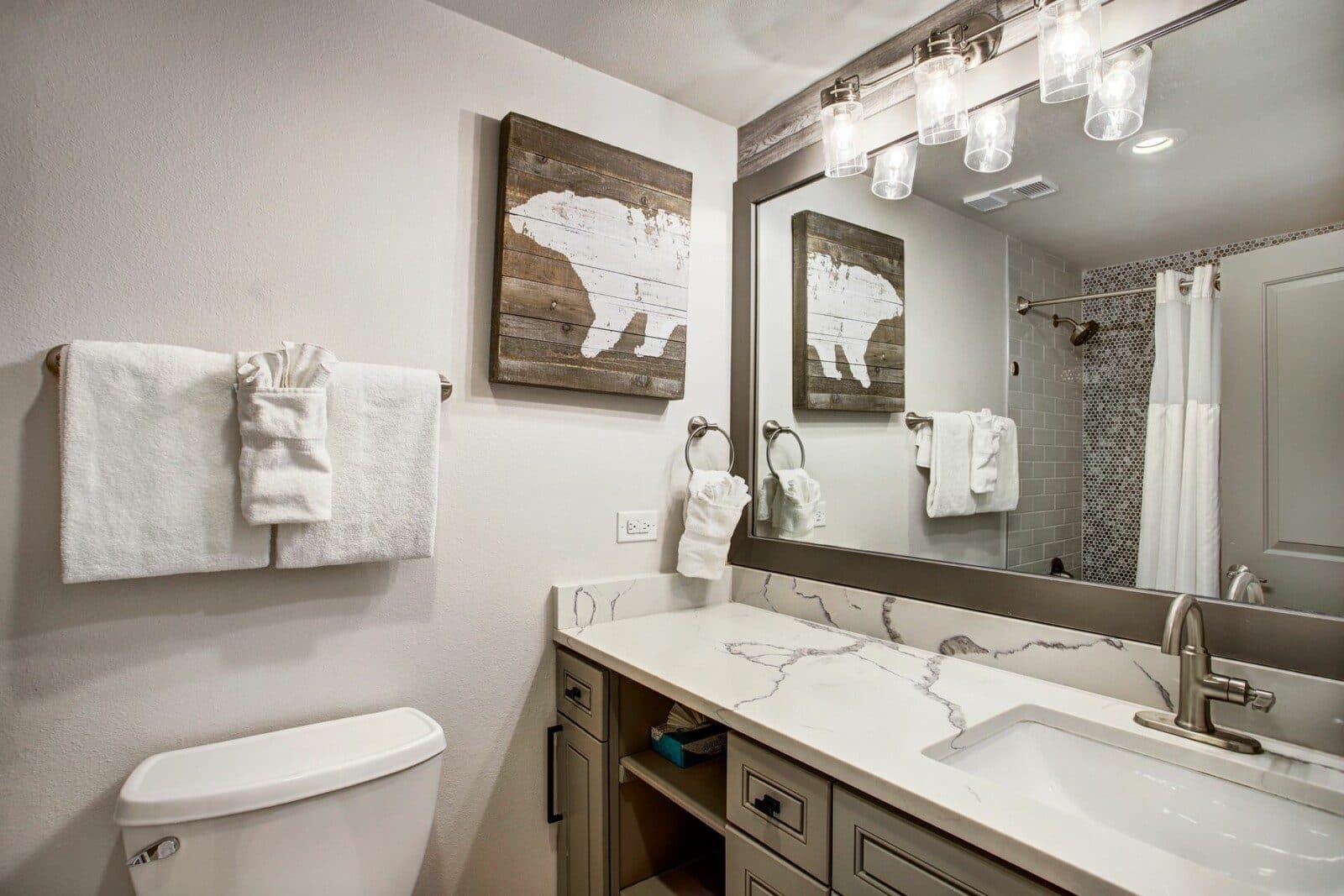 Lavish Condo - Image 16