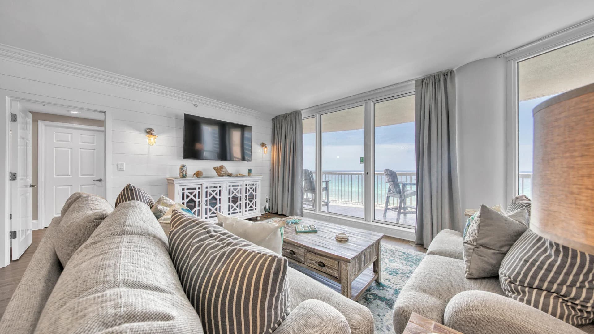 St. Maarten #907 - Image 2