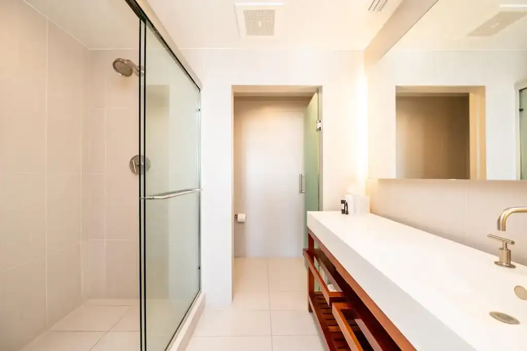 Horizon Condo #2108 - Image 20