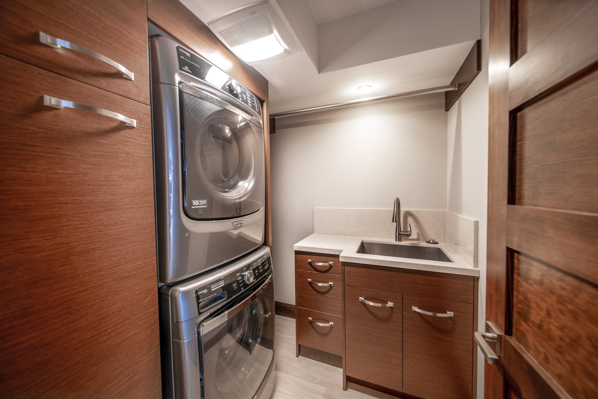 Kona Seaside Yacht Villa - Image 8