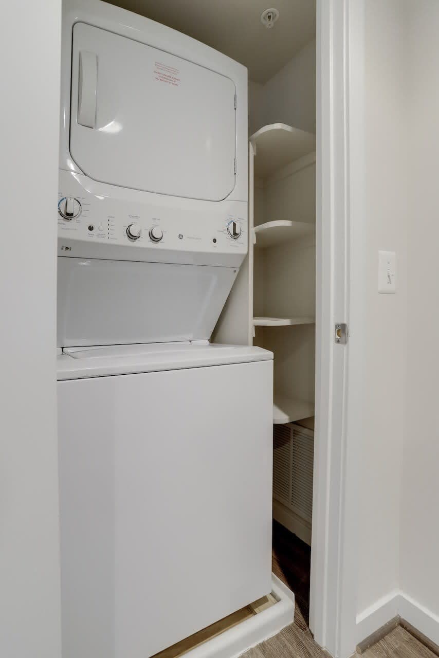 Virginia Residence - Image 31