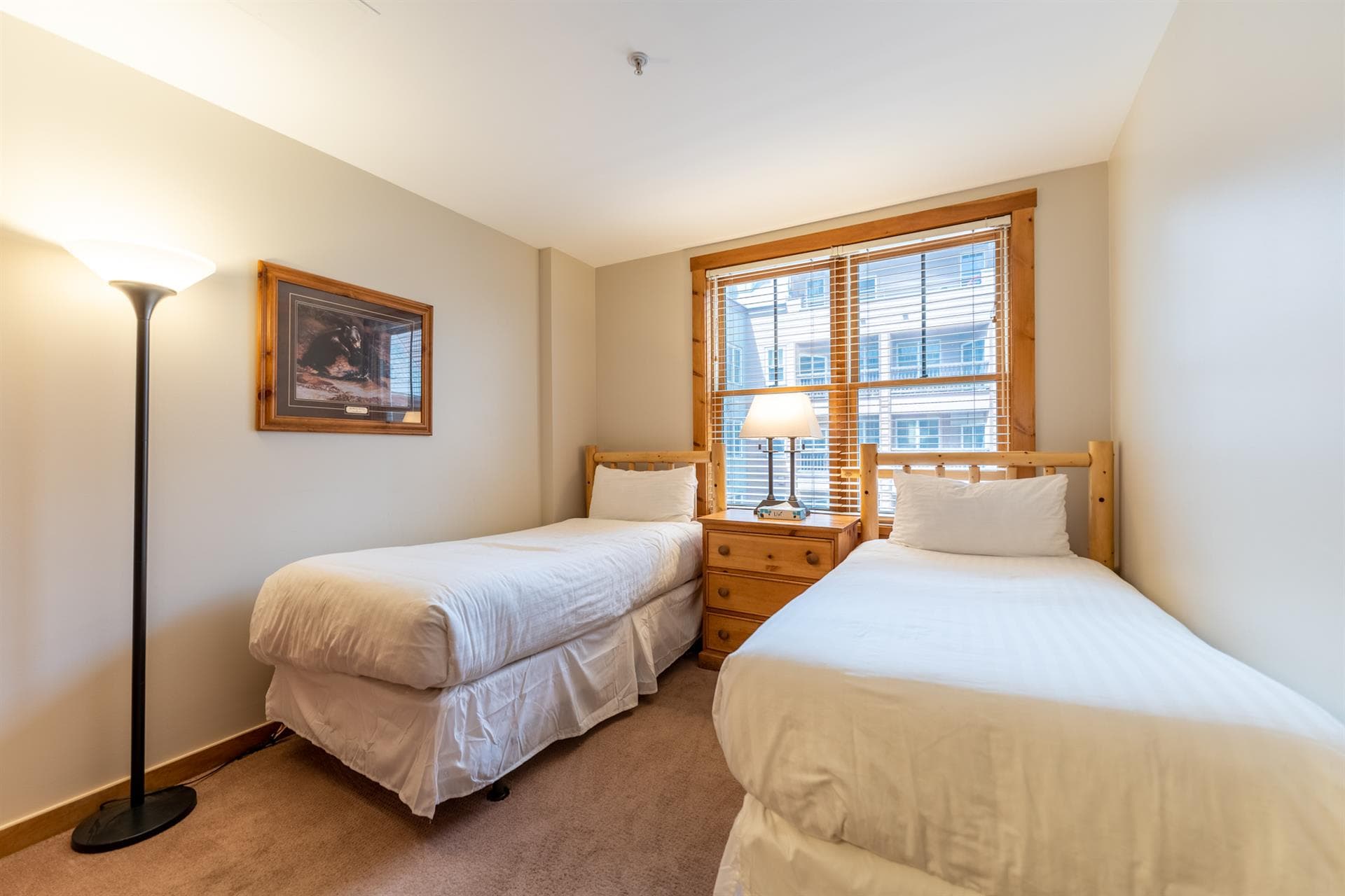 Peakview Penthouse Retreat - Image 23