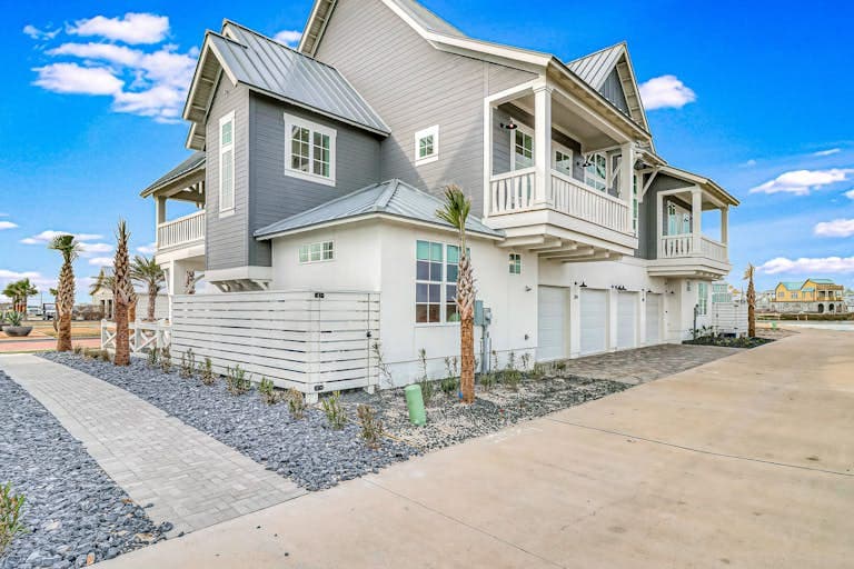 Commodore’s Hideout - Image 44