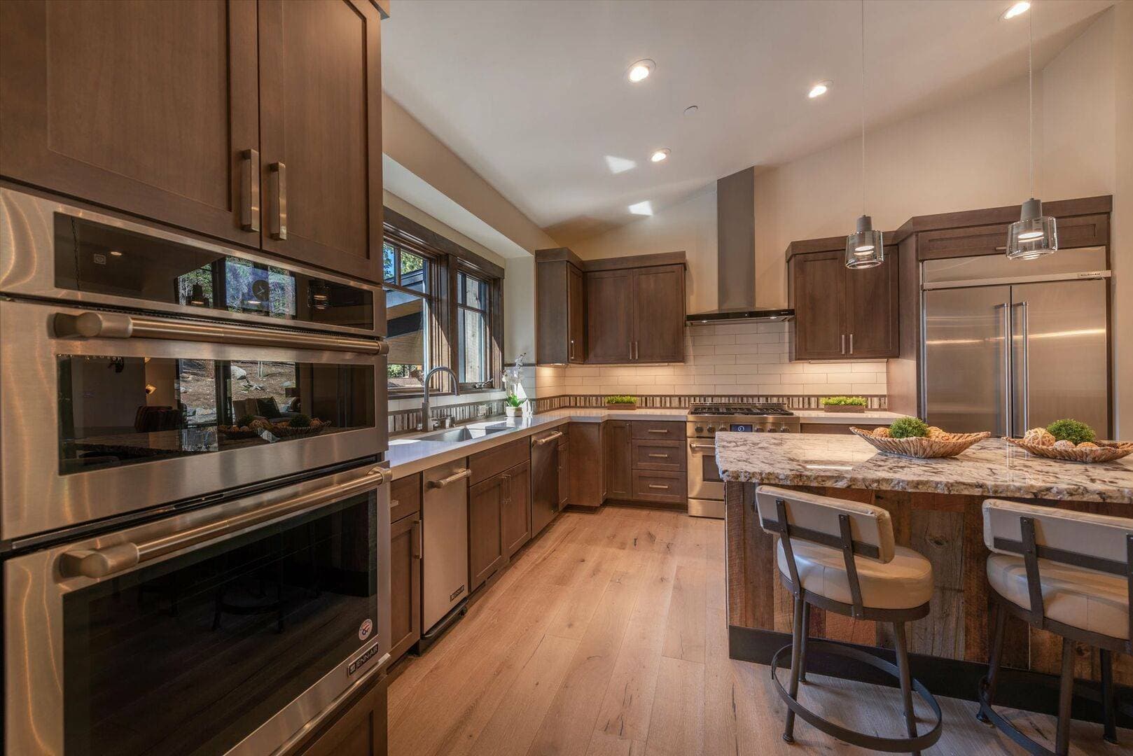 Lavish Cabin at Gray's Crossing - Image 7