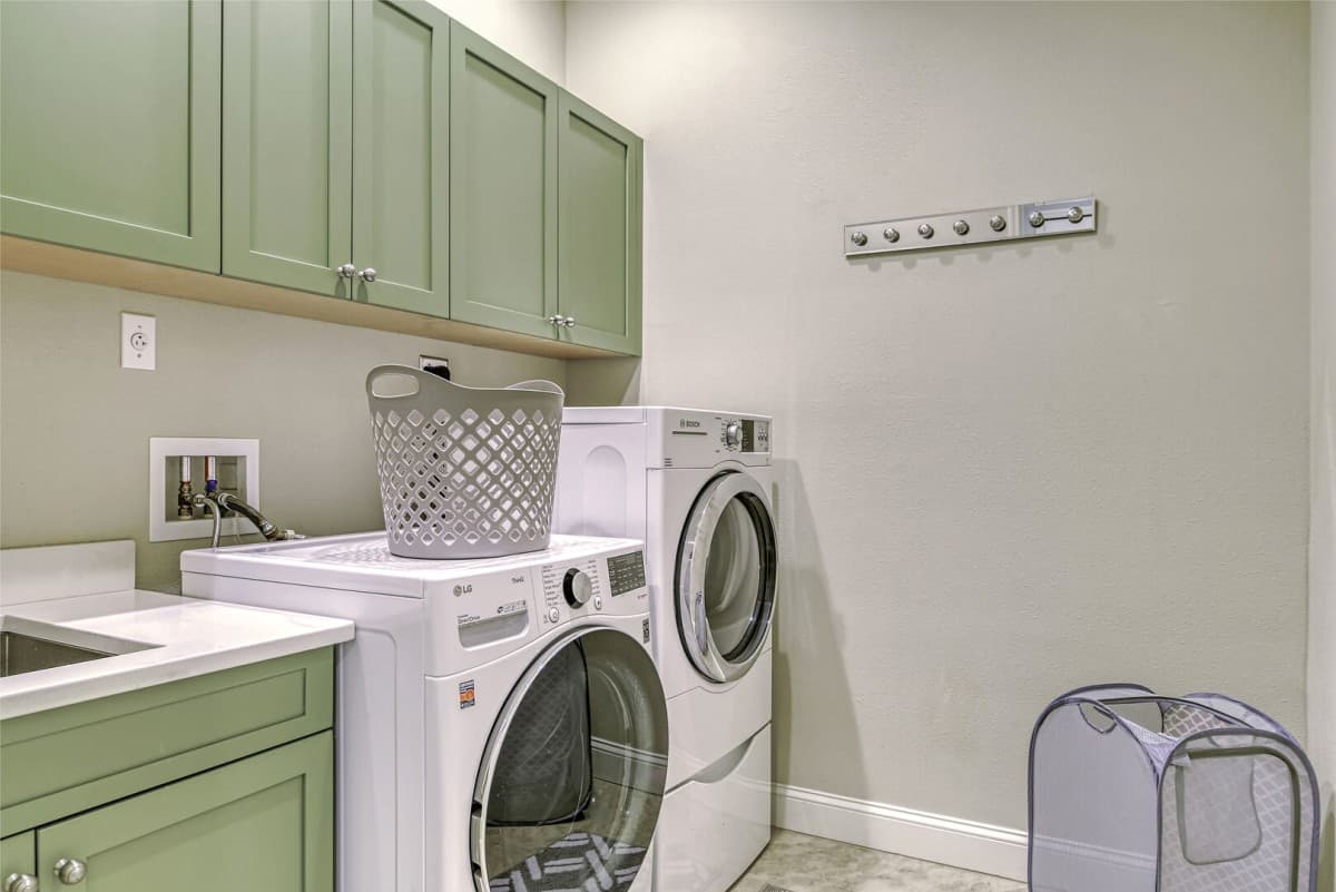 Sunburst Courtyard - Image 27