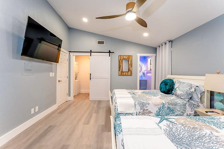 Déjà Blue - Image 13