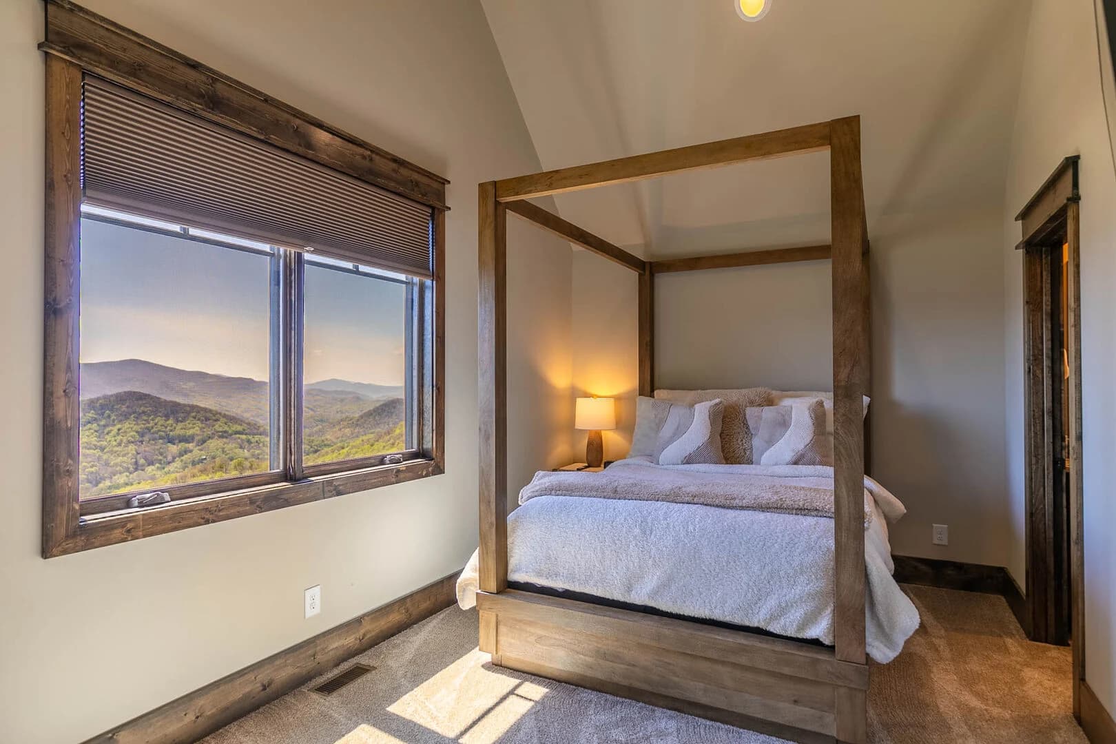 Bear Haven Hideaway - Image 24