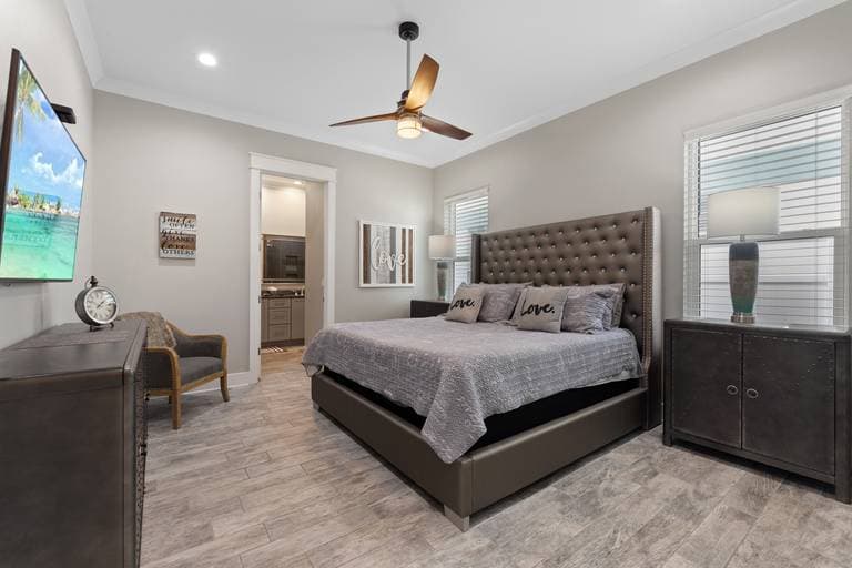 Aquaholic House - Image 17