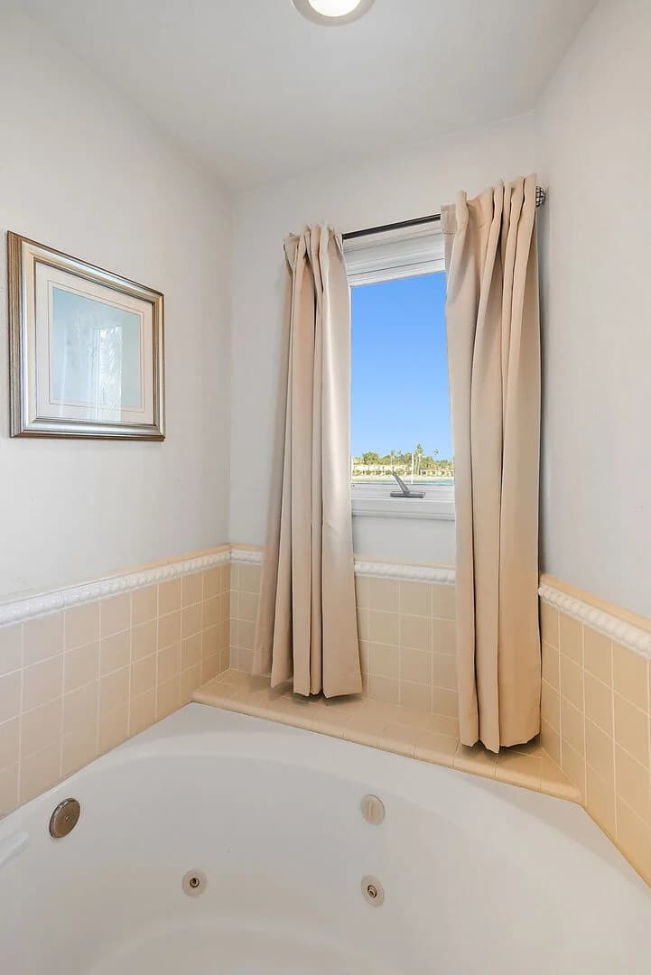 Bayfront Gem House - Image 17