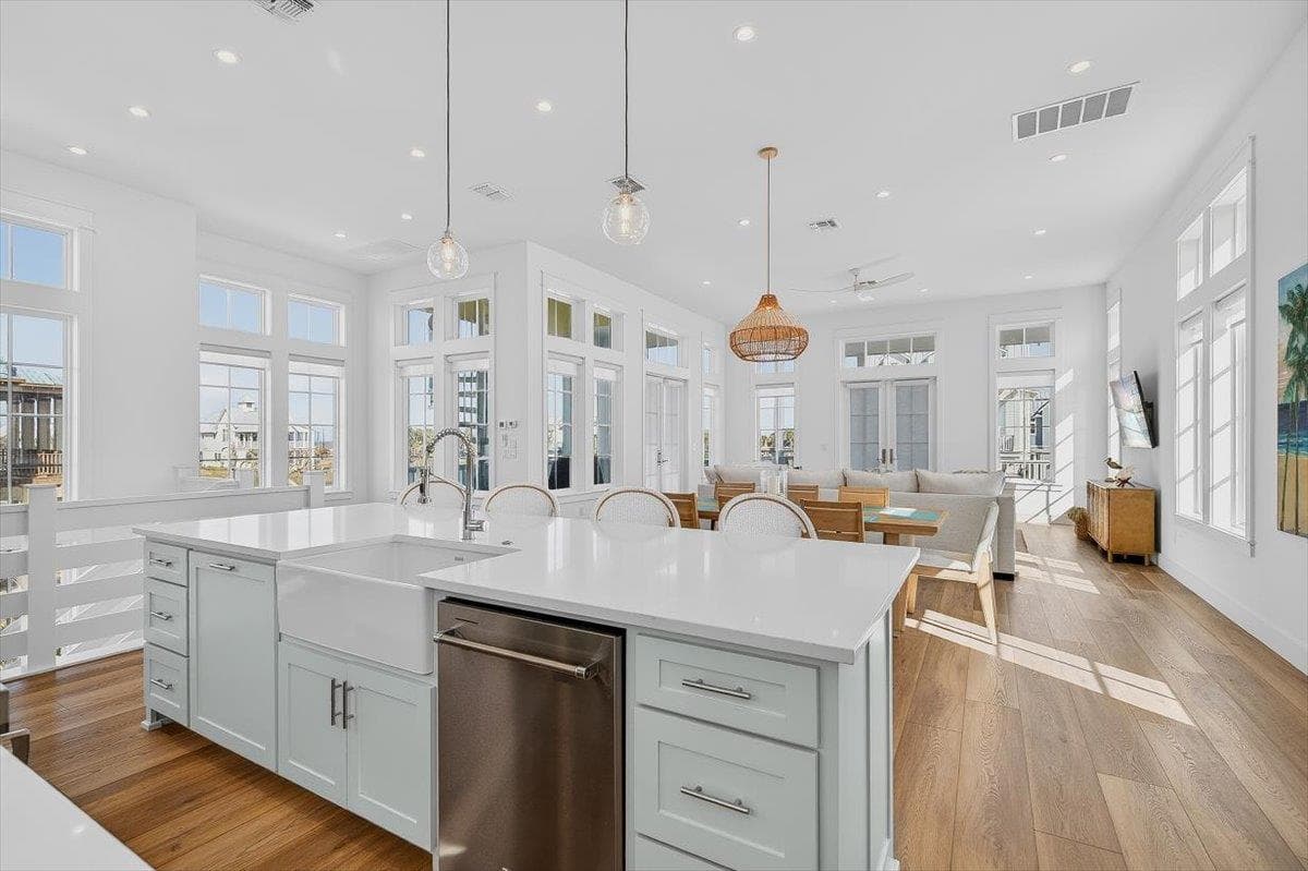 Sunny Shores - Image 12