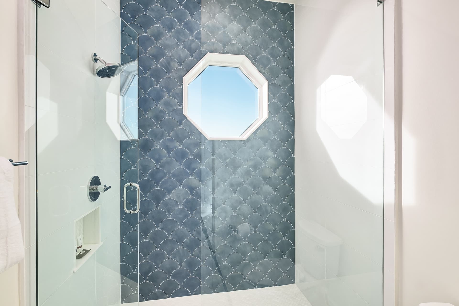 Emerald Le Luxe - Image 26