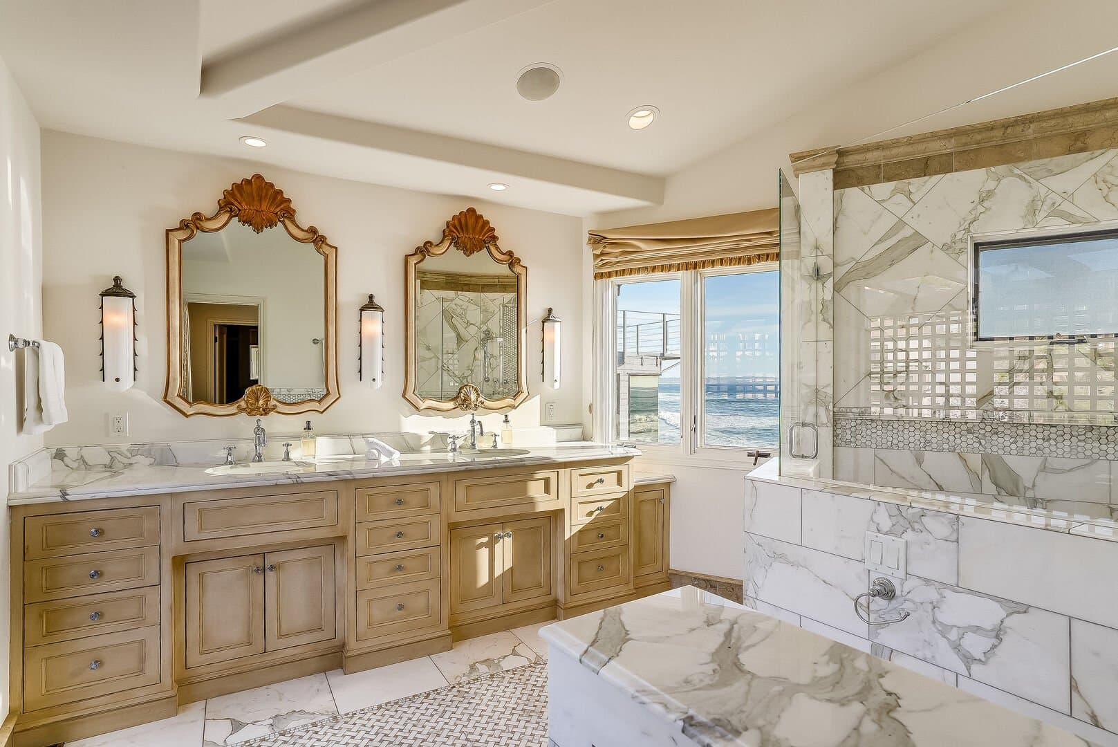 Dolphin Bluff - Image 34