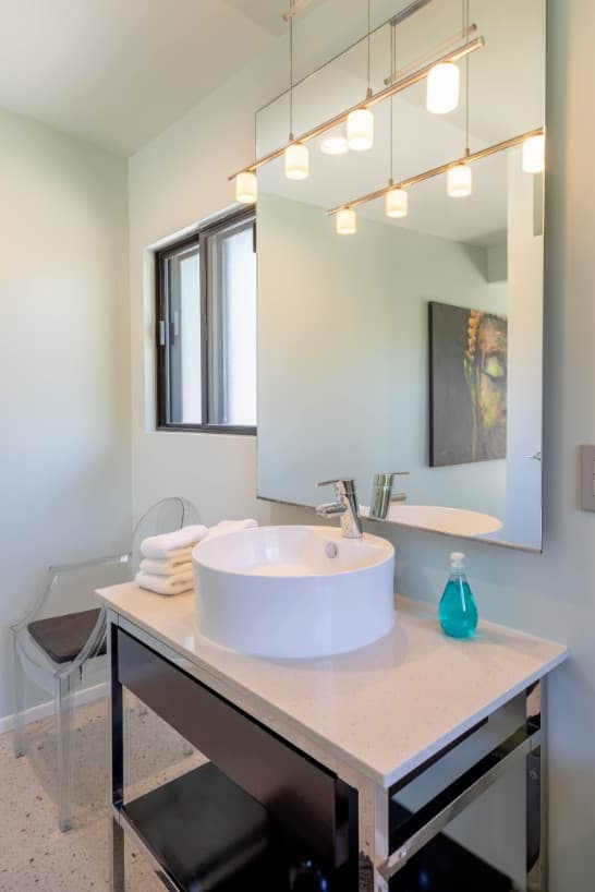 Hugh Kaptur's Mid Century Modern Oasis - Image 44