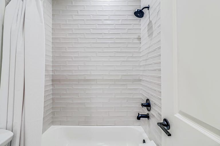 Commodore’s Hideout - Image 32