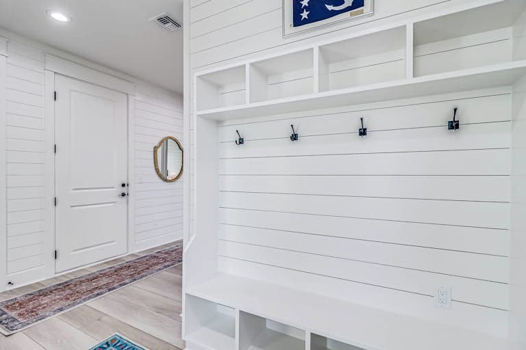 Commodore’s Hideout - Image 39