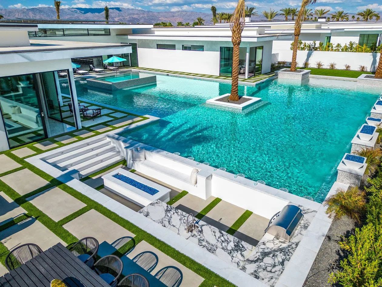 Bravo Villa #4 - Image 1