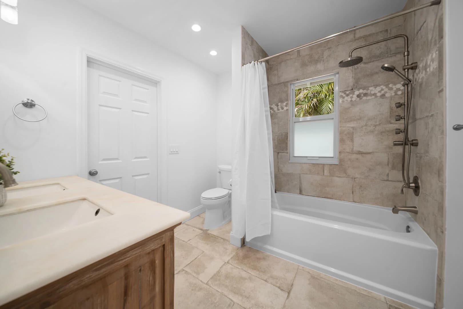 Delray Bliss - Image 32