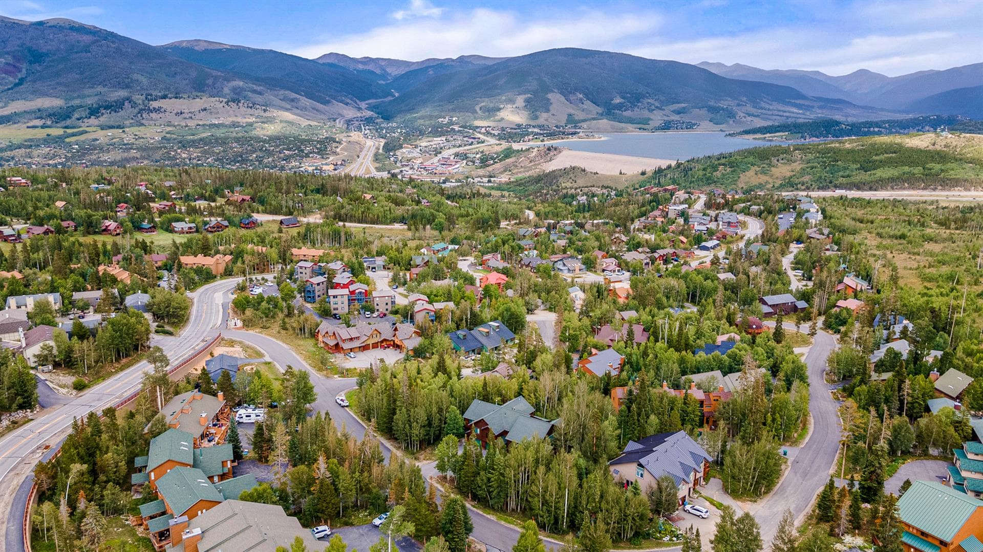 Burgundy House - Image 79